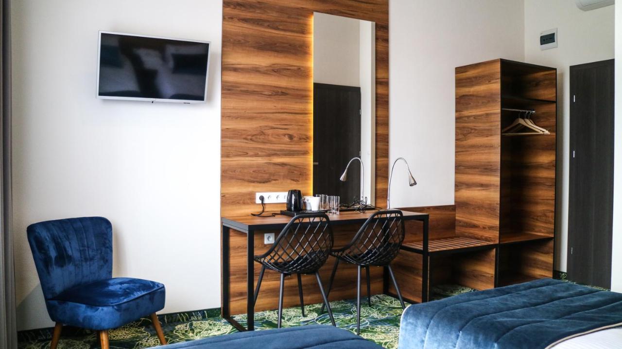 Bloom Hotel Airport Okecie Raszyn Exterior photo