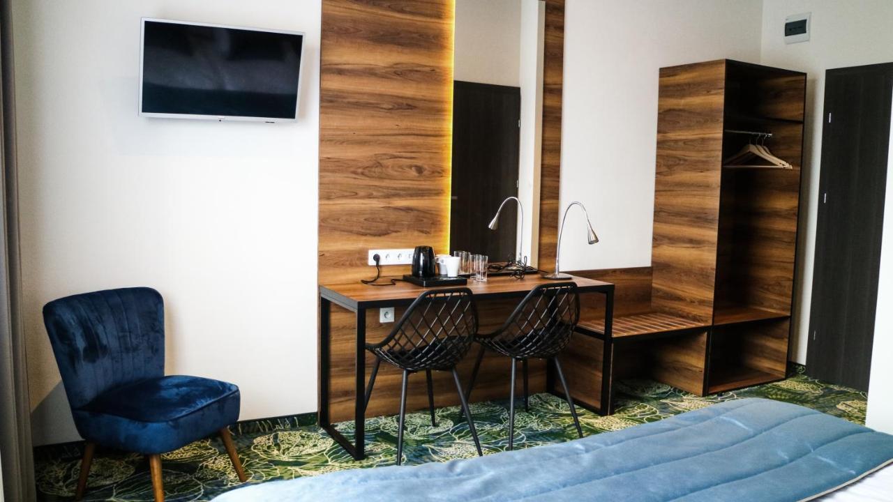 Bloom Hotel Airport Okecie Raszyn Exterior photo