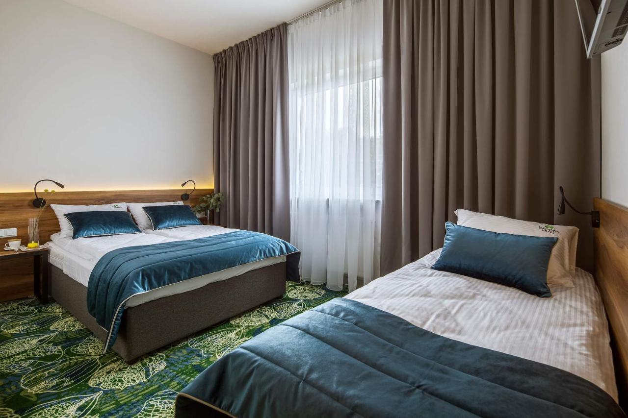 Bloom Hotel Airport Okecie Raszyn Exterior photo