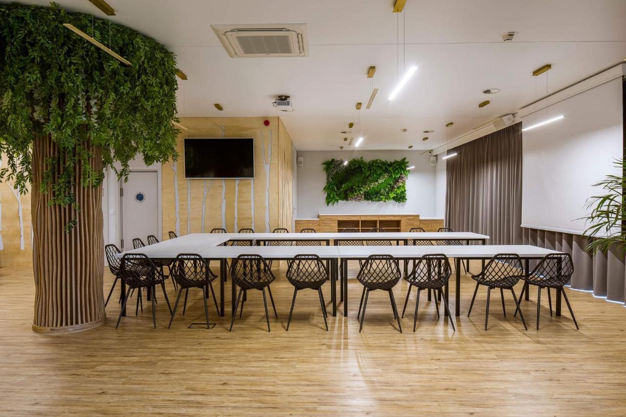 Bloom Hotel Airport Okecie Raszyn Exterior photo